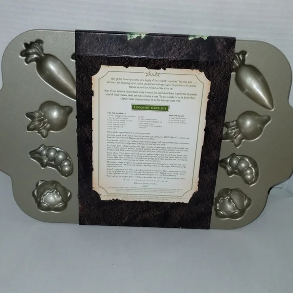 NWT Williams-Sonoma Nordic Ware Garden Patch Plaque Cakelet Pan